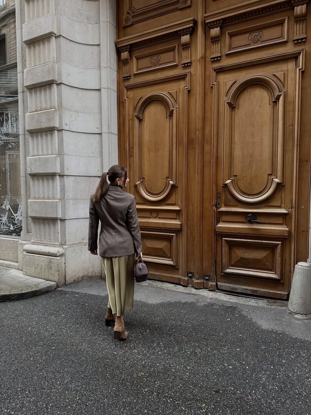 fall fashion trends 2026 Earth-Tone Tailoring Brings Quiet Sophistication