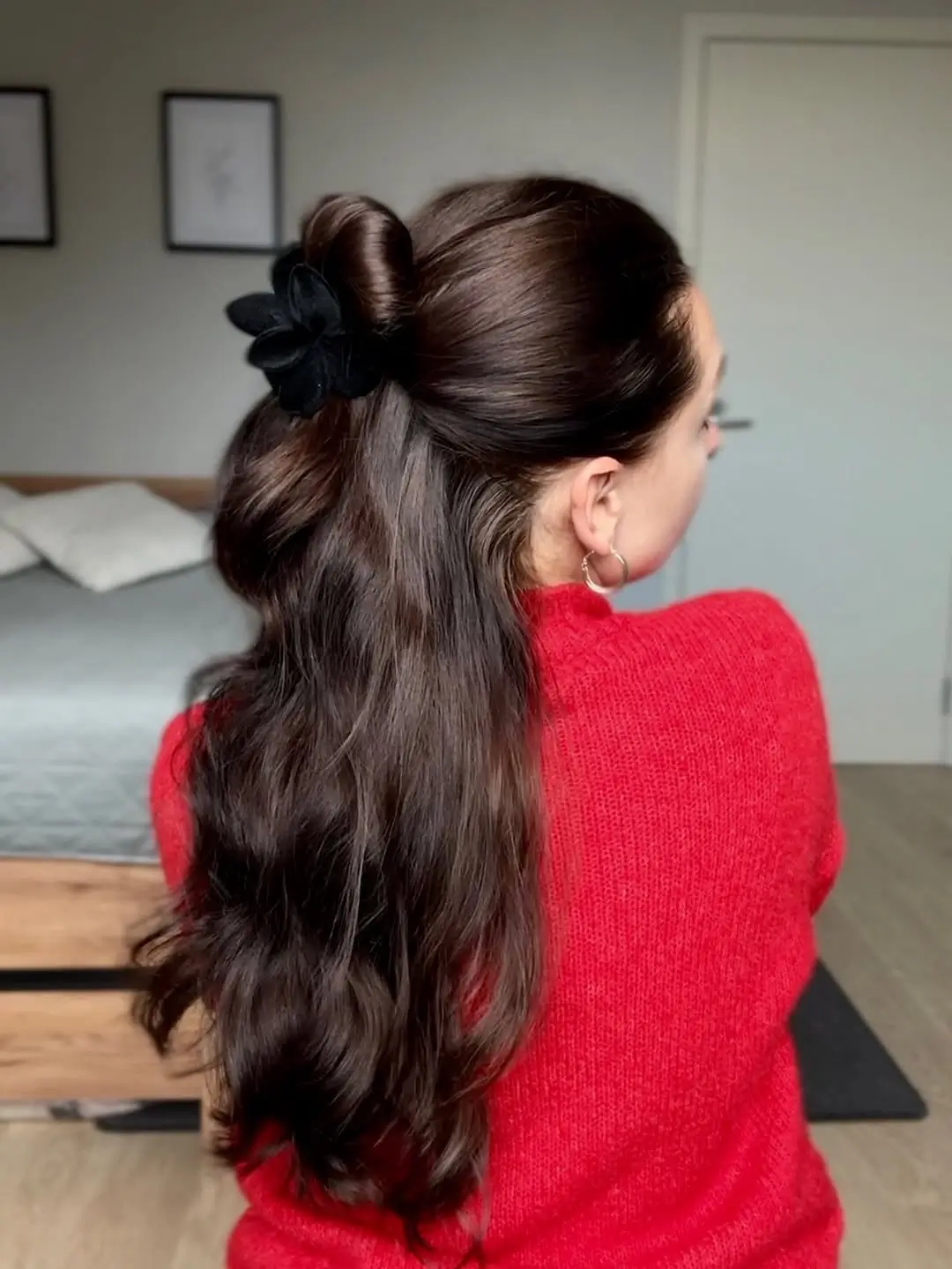 fall hairstyles for long hair 2026 Minimalist Claw Clip Half Up Hairstyle