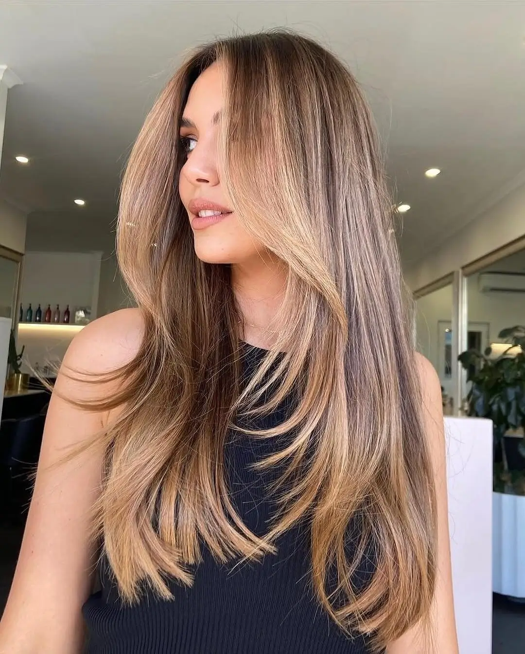 fall hairstyles for long hair 2026 Soft Butterfly Layers With Creamy Blonde Highlights