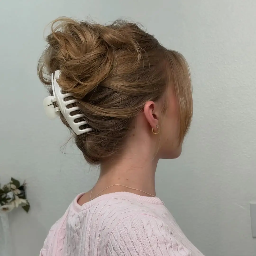 Fall hairstyles for office 2026 The Effortless Claw Clip Updo for Busy Office Mornings