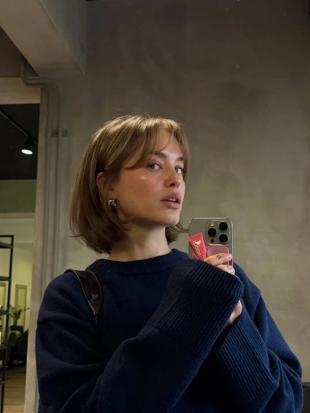 Fall hairstyles for short hair 2026 Soft Layered Bob With Flipped Ends for Everyday Fall
