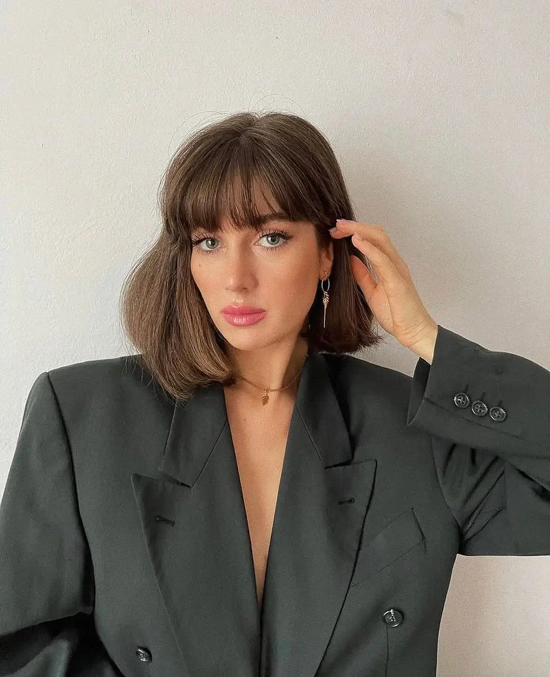 Fall hairstyles for short hair 2026 French Bob With Wispy Bangs for a Modern Fall Refresh