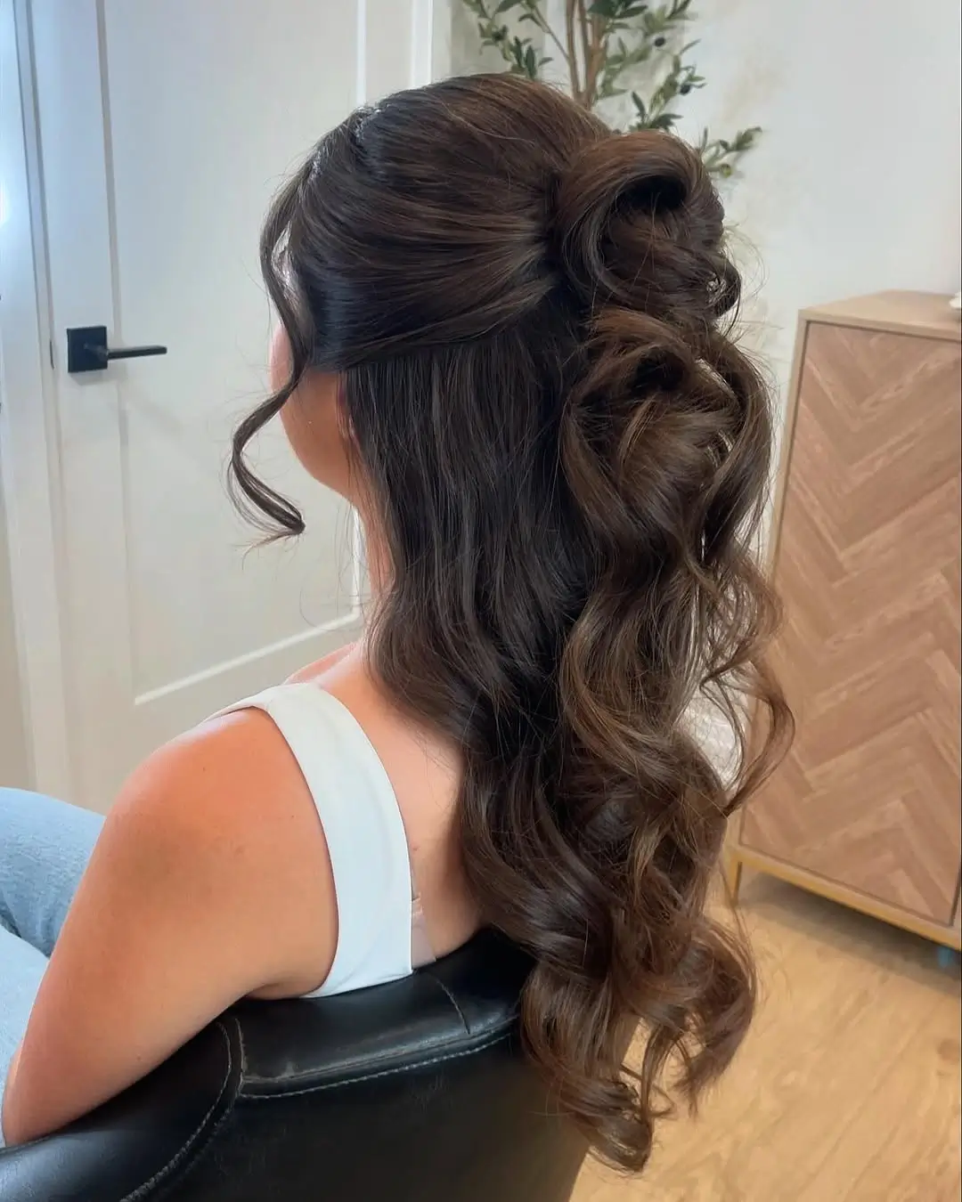 Fall hairstyles for wedding guests 2026 Half-Up Bubble Ponytail with Flowing Curls