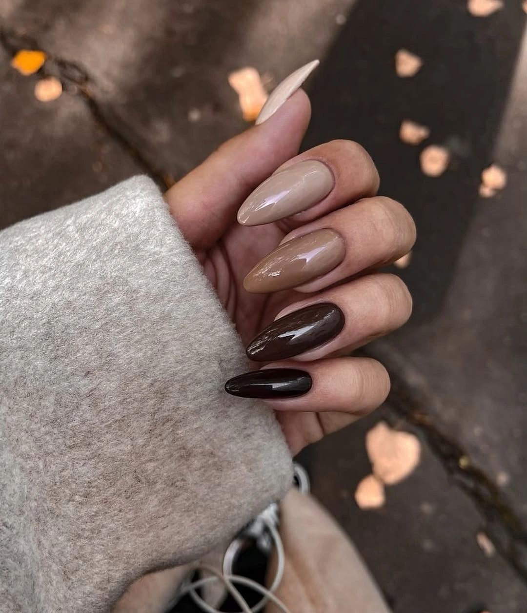 Fall Manicure 2026 Neutral Mocha Gradient for Everyday Sophistication