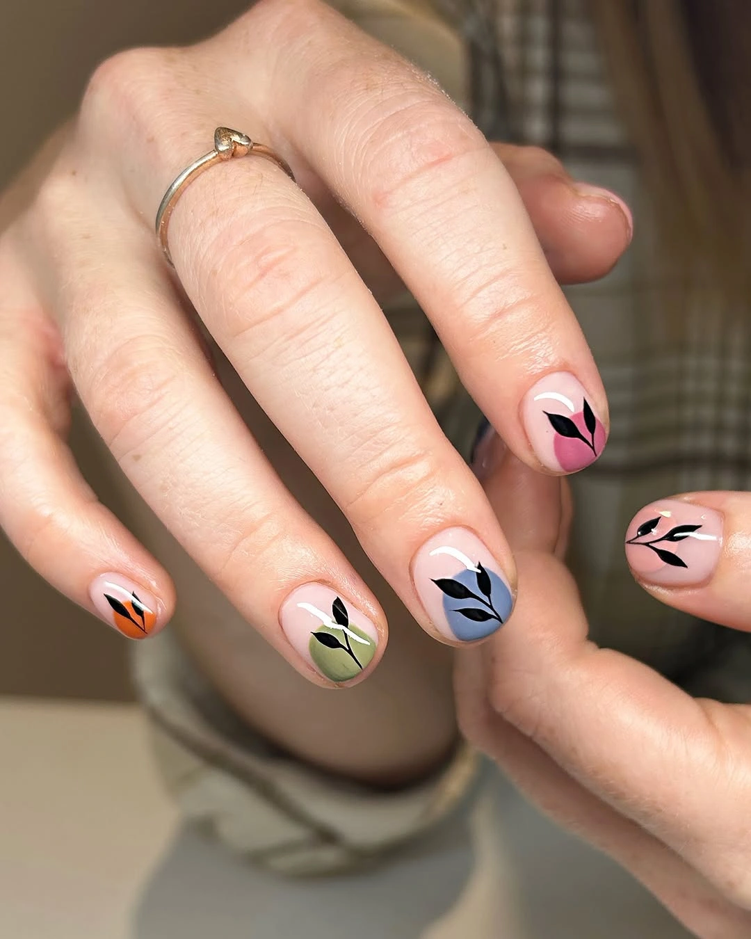 Fall nail art 2026 Minimalist Color Block Leaves for Everyday Autumn Style