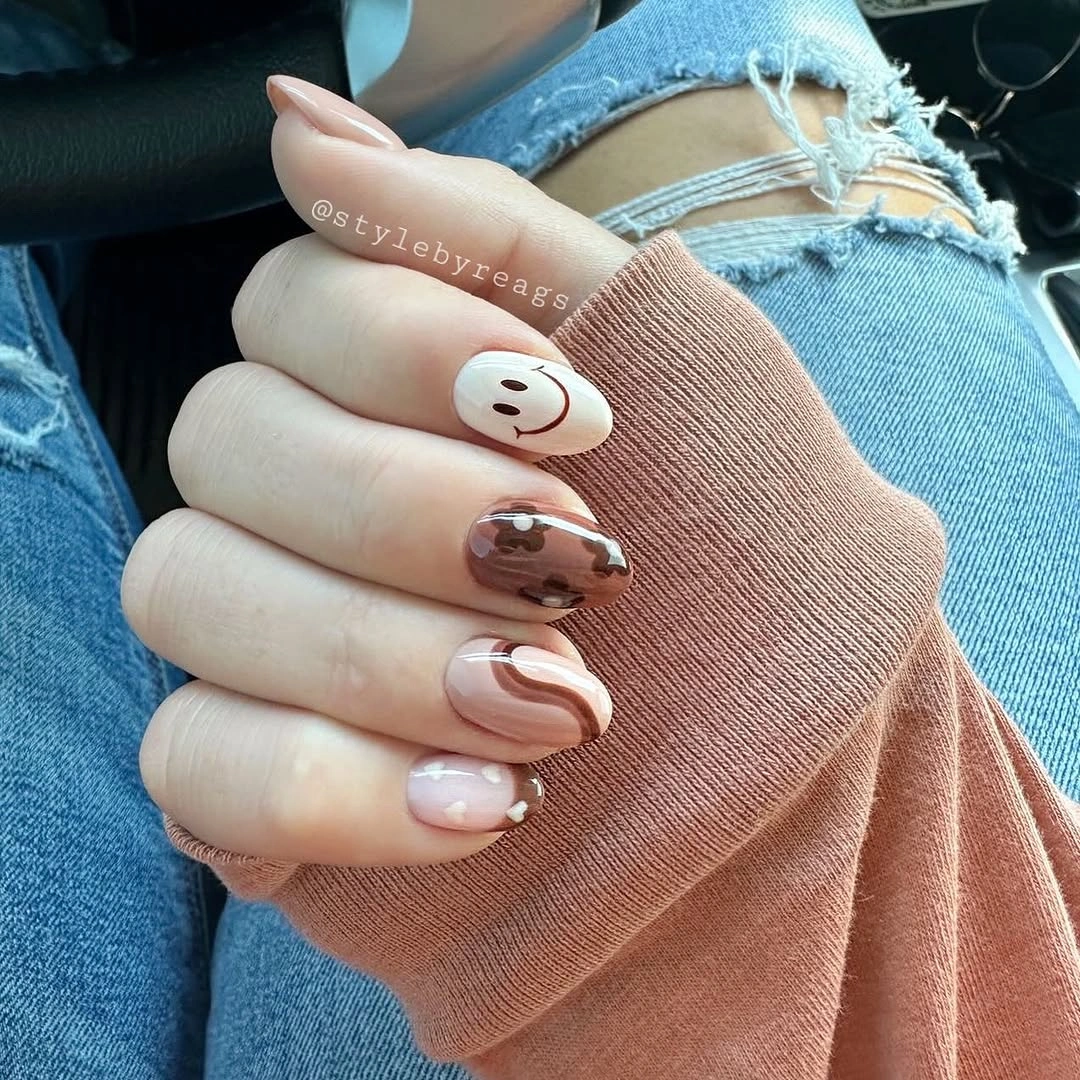 Fall Nail Designs for All Skin Tones 2026 Soft Cocoa Mix and Smiley Nails for a Relaxed Weekend Look