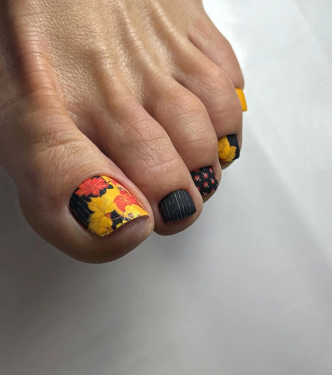 Fall pedicure ideas 2026 Autumn Leaves Nail Art Inspired by Crisp October Days
