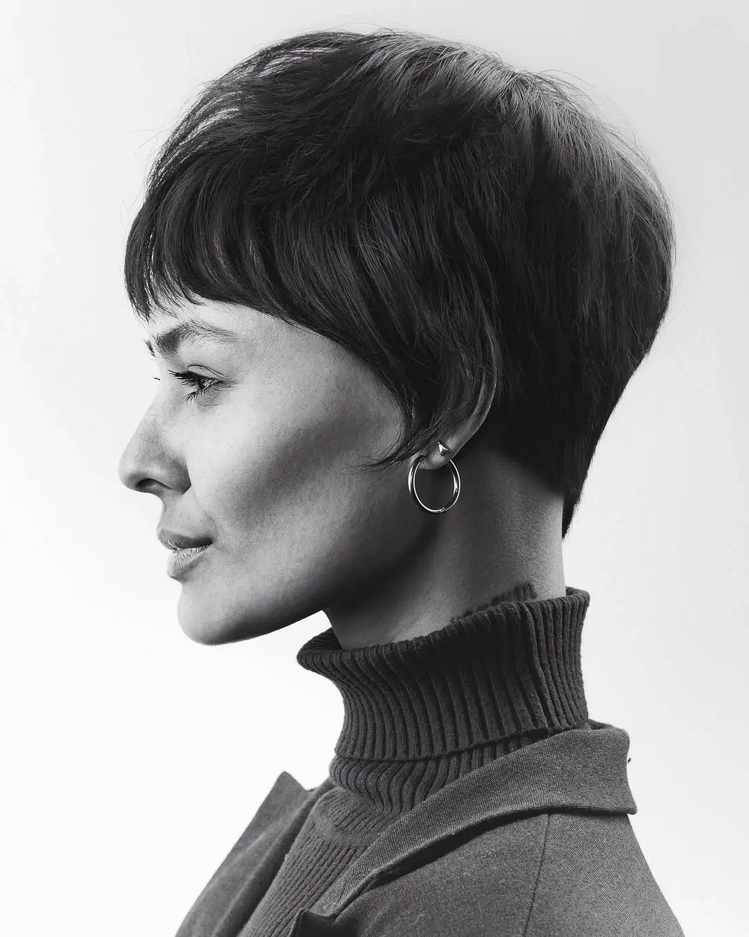 fall pixie haircut ideas 2026 Elegant Tapered Pixie With Soft Curved Fringe
