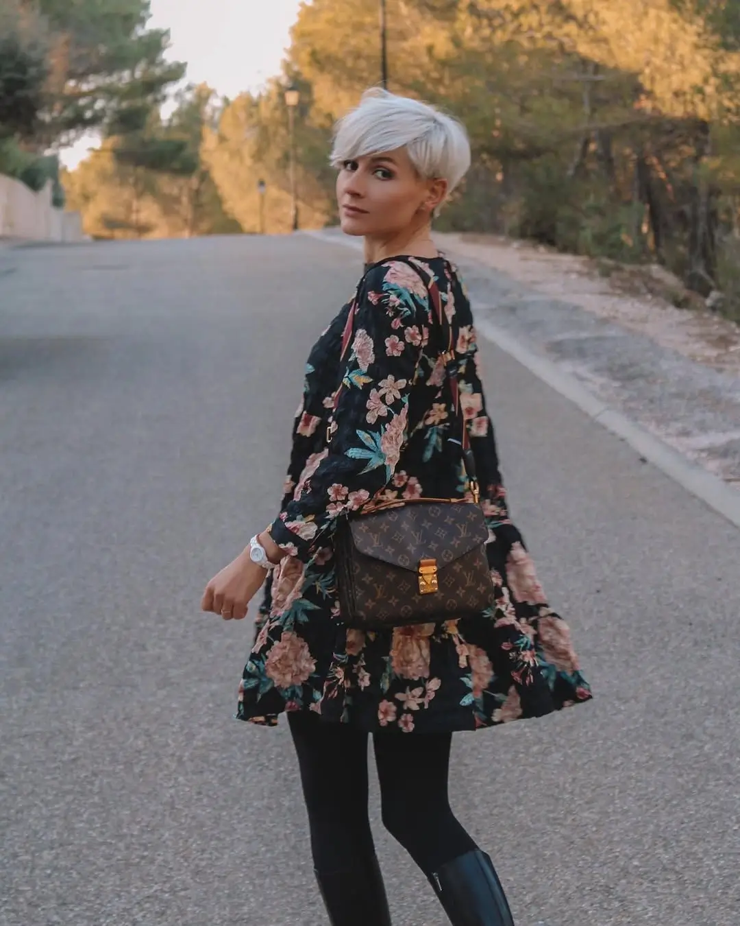 fall pixie haircut ideas 2026 Soft Platinum Pixie With Romantic Fall Style