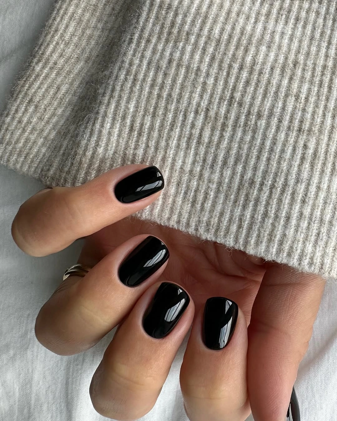 Fall short nails 2026 Glossy Black Nails That Never Go Out of Style