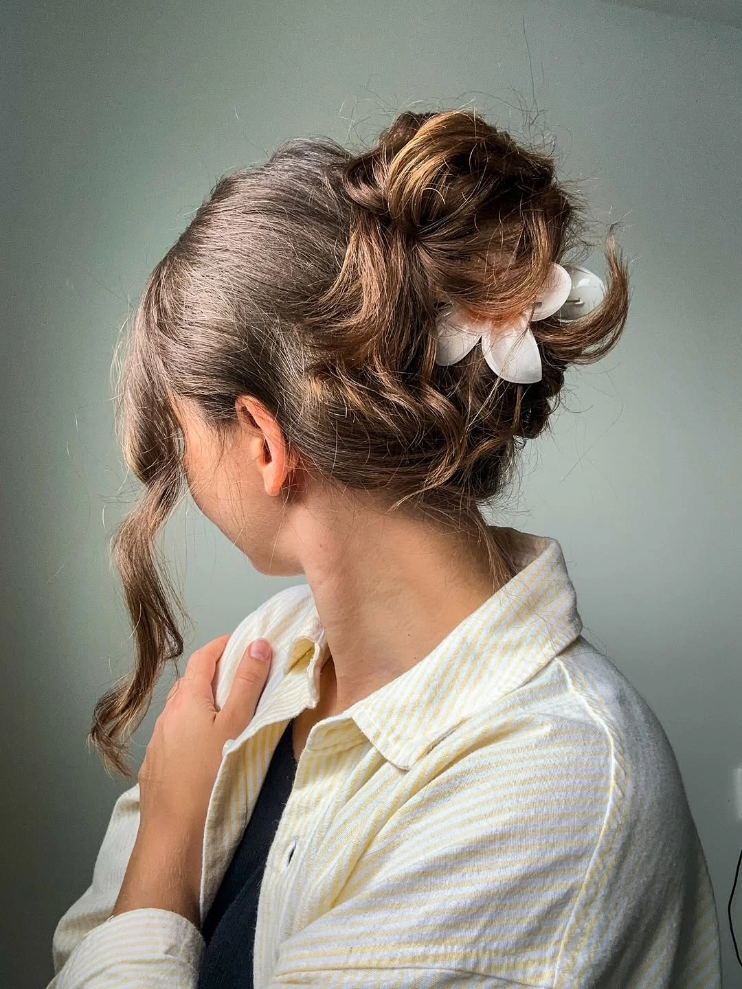 heatless curls hairstyle Relaxed Claw Clip Bun with Soft Face-Framing Curls