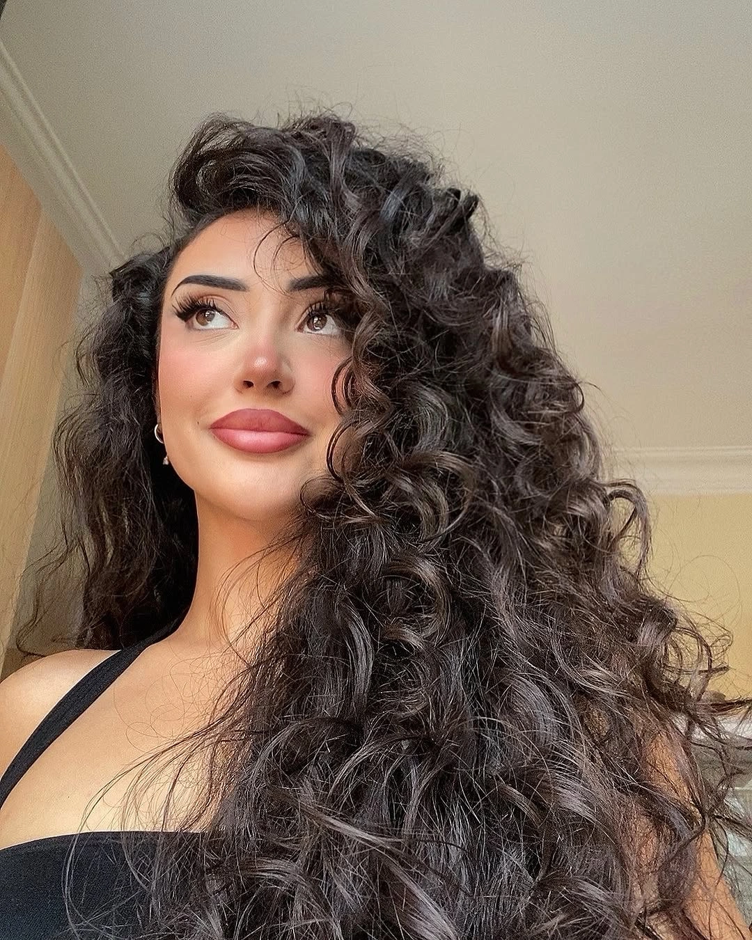 heatless curls hairstyle Bold Voluminous Curls with a Glamorous Side Sweep