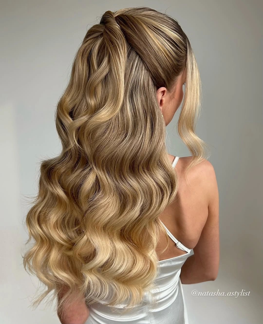 heatless curls hairstyle Elegant Half-Up Blonde Waves with Soft Face-Framing Pieces