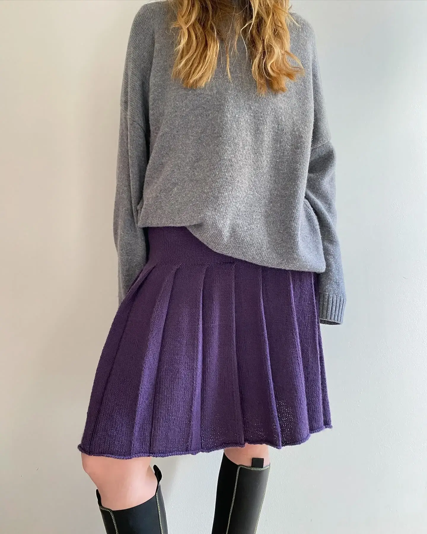 knit skirt outfits fall 2026 Pleated Plum Knit Skirt with Modern Contrast