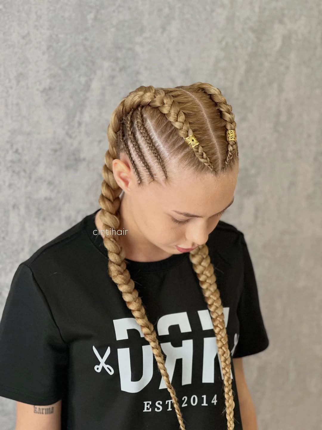 lemonade braid hairstyle Blonde Lemonade Braids With Minimalist Gold Accents