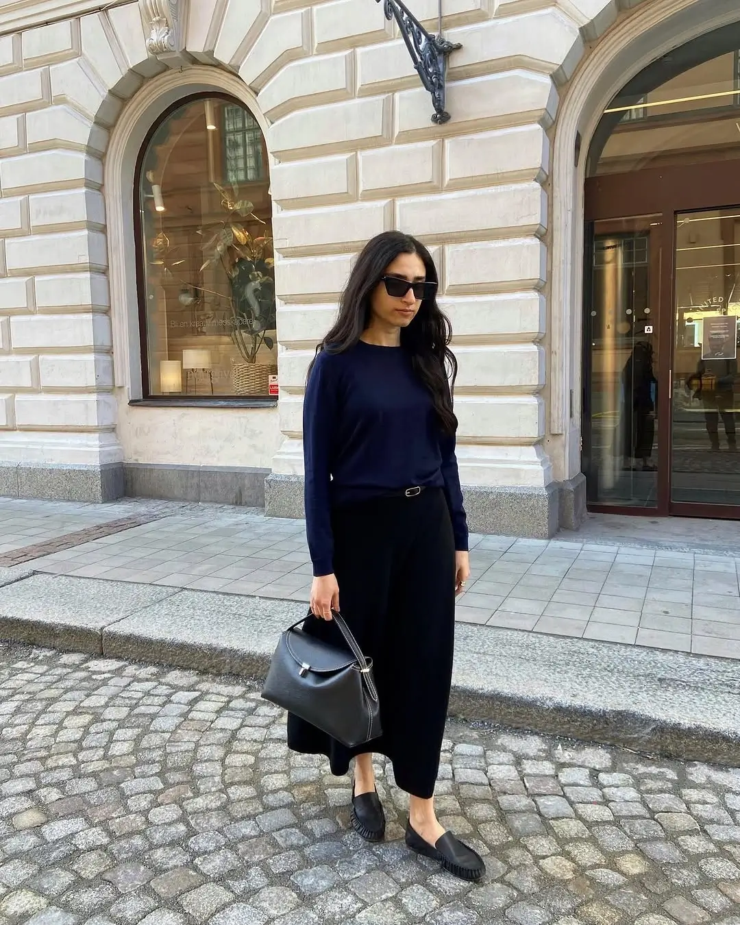 midi skirt fall outfit 2026 Minimal Black Monochrome Never Goes Out of Style