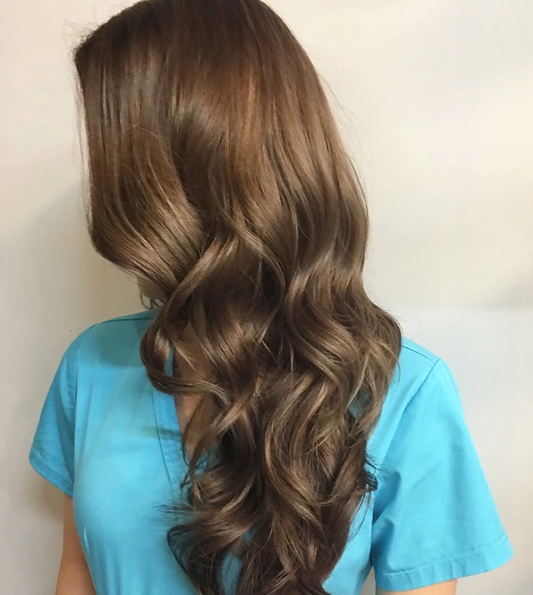 September hairstyles ideas 2026 Soft Mocha Waves That Never Go Out of Style