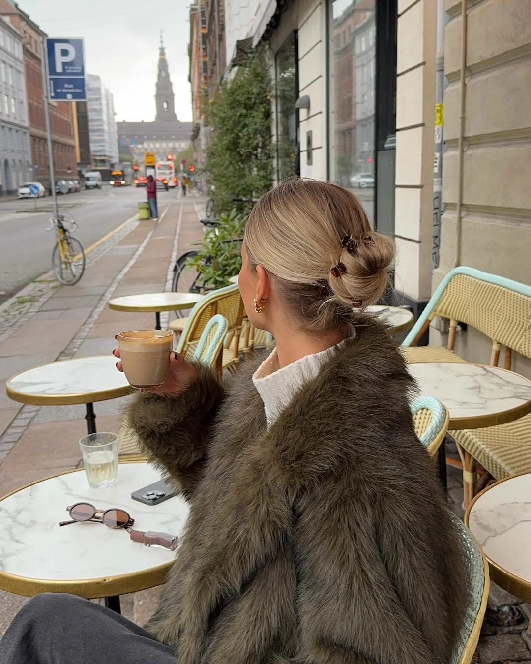 September hairstyles ideas 2026 Elegant European Claw Clip Bun for Crisp September Mornings