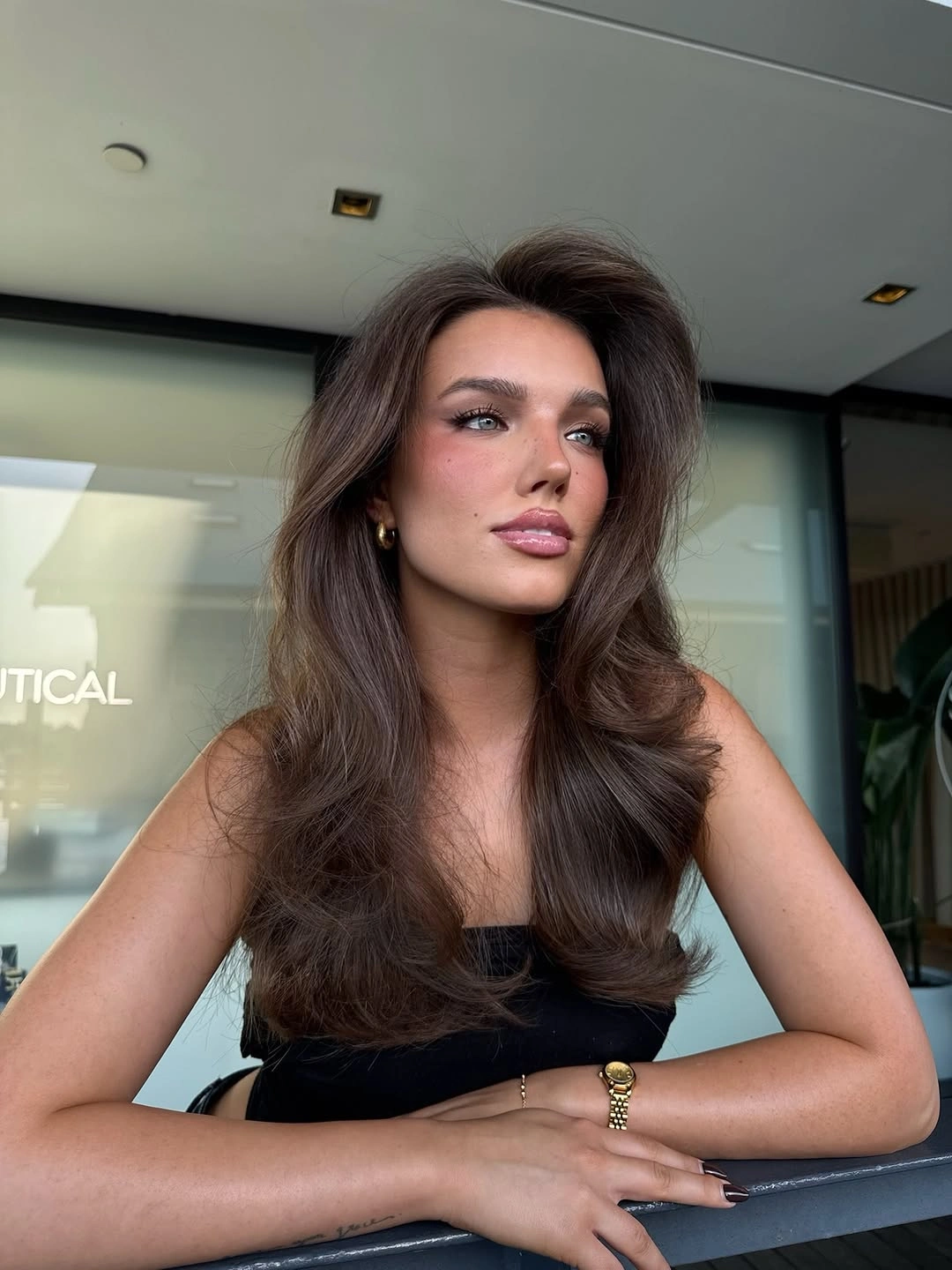 September hairstyles ideas 2026 Luxurious Espresso Blowout with Soft Curtain Volume