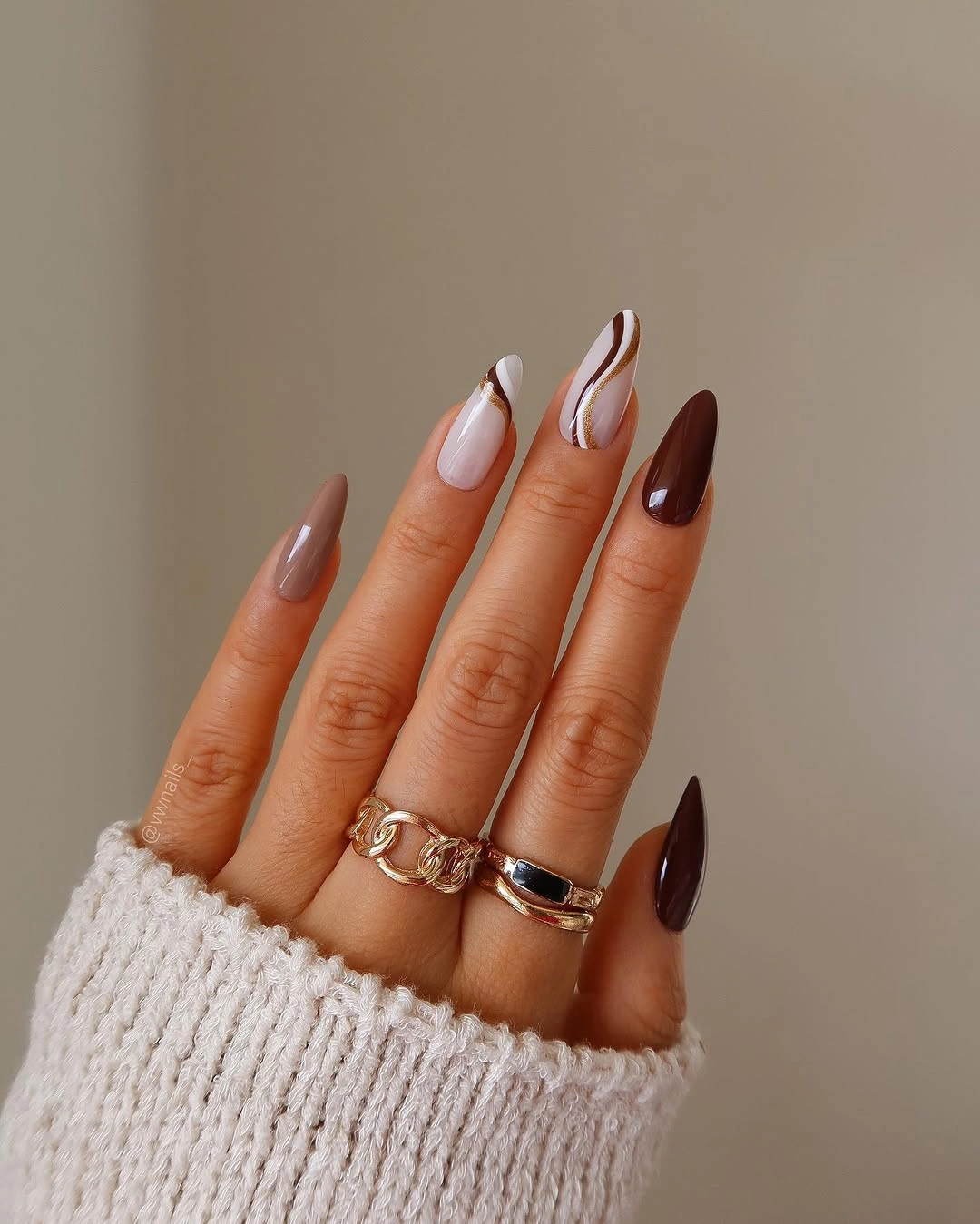 September Nail Art Ideas 2026 Minimalist Mocha Swirls with Golden Luxury