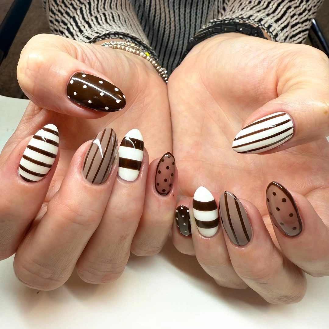September Nail Art Ideas 2026 Chocolate Stripe Nail Art Inspired by Your Favorite Fall Café