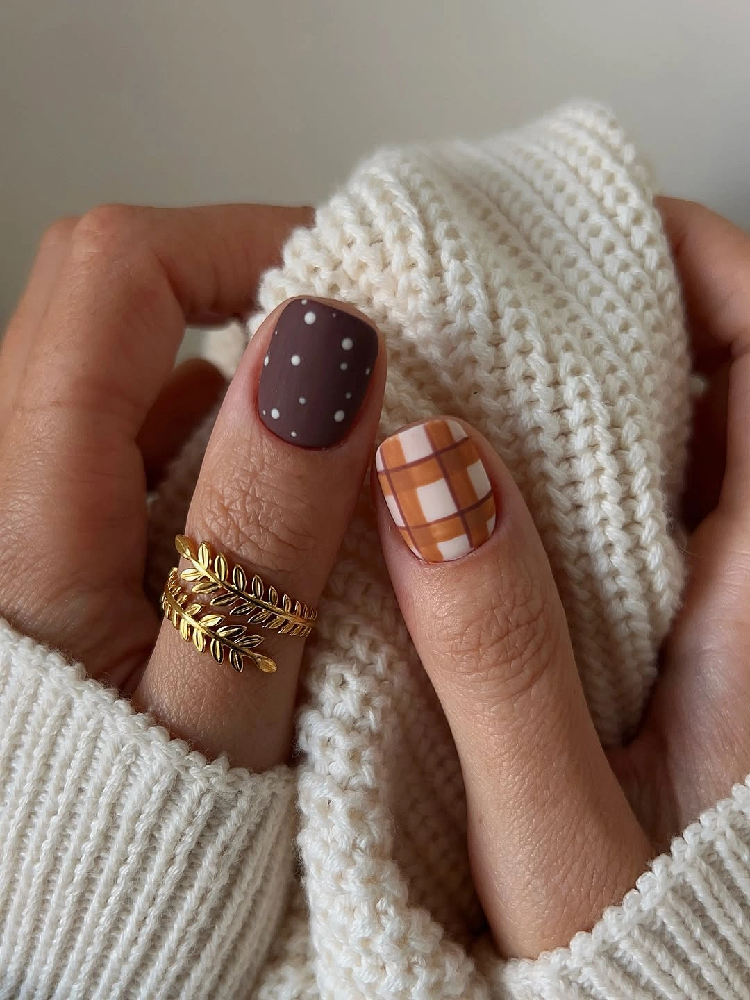 September Nail Art Ideas 2026 Cozy Plaid Nails for the First Crisp Days of September