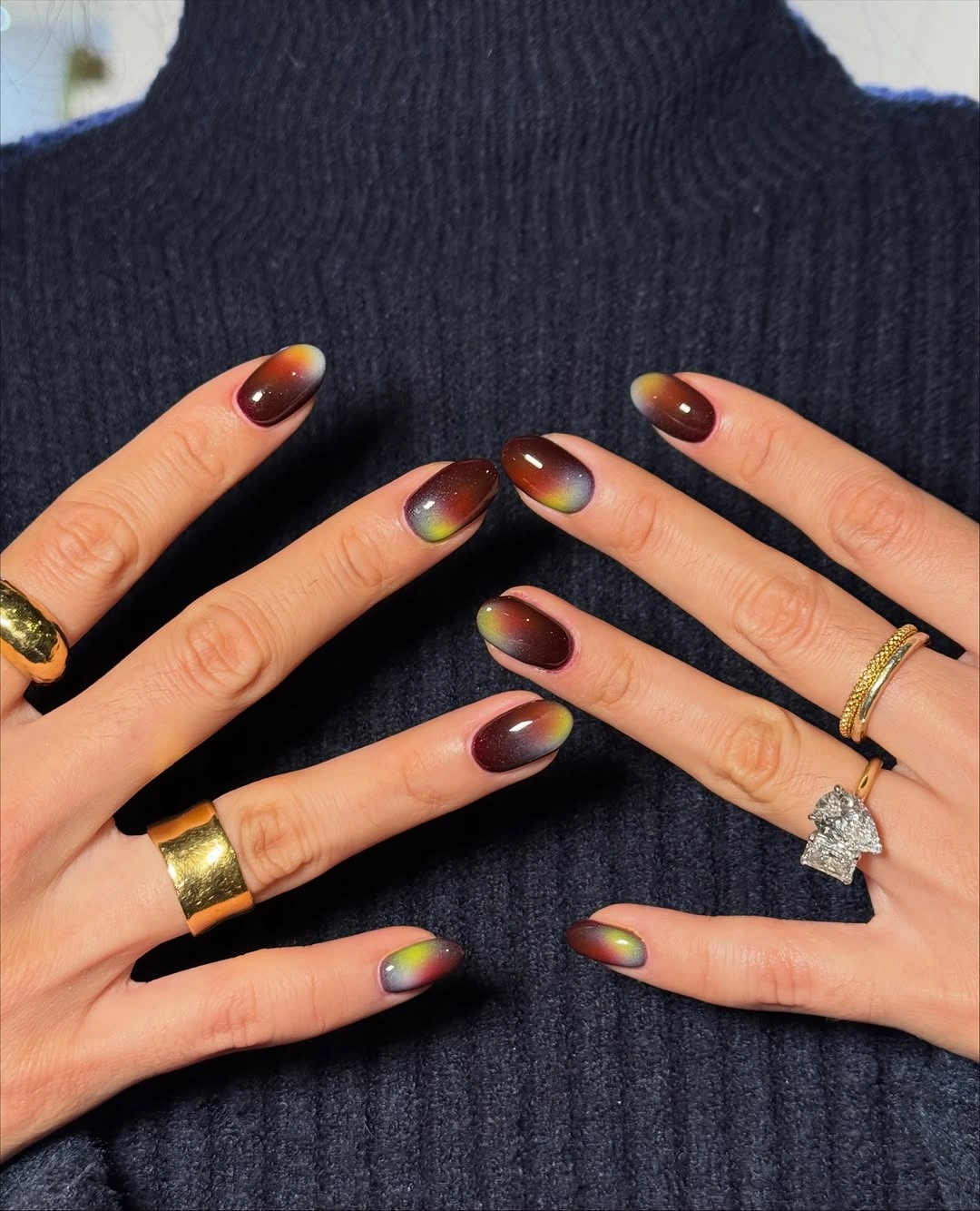 September nails color 2026 Magnetic Aura Nails With a Modern Autumn Glow