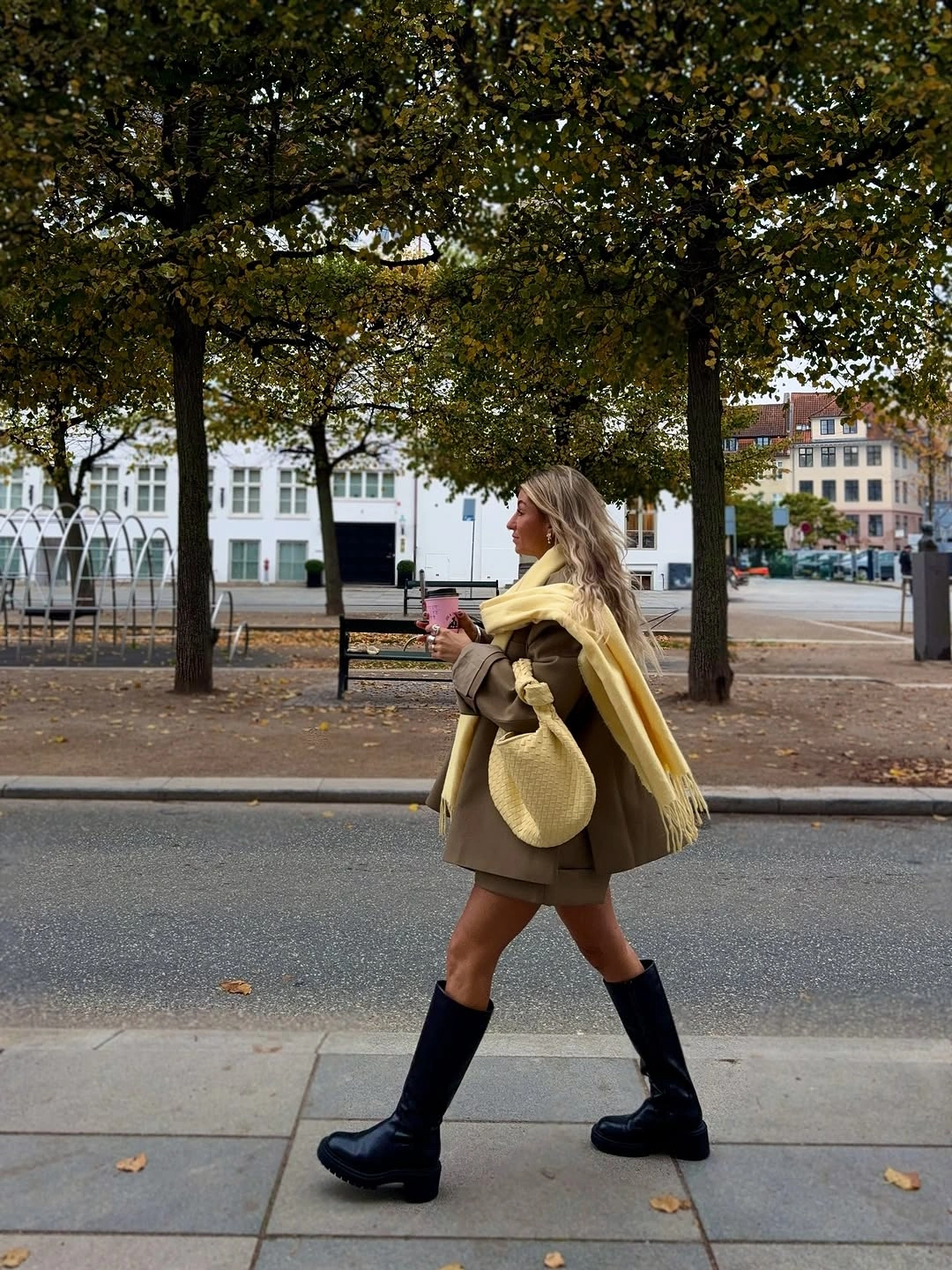 September outfits ideas 2026 Soft Butter Yellow Meets Early Autumn Confidence