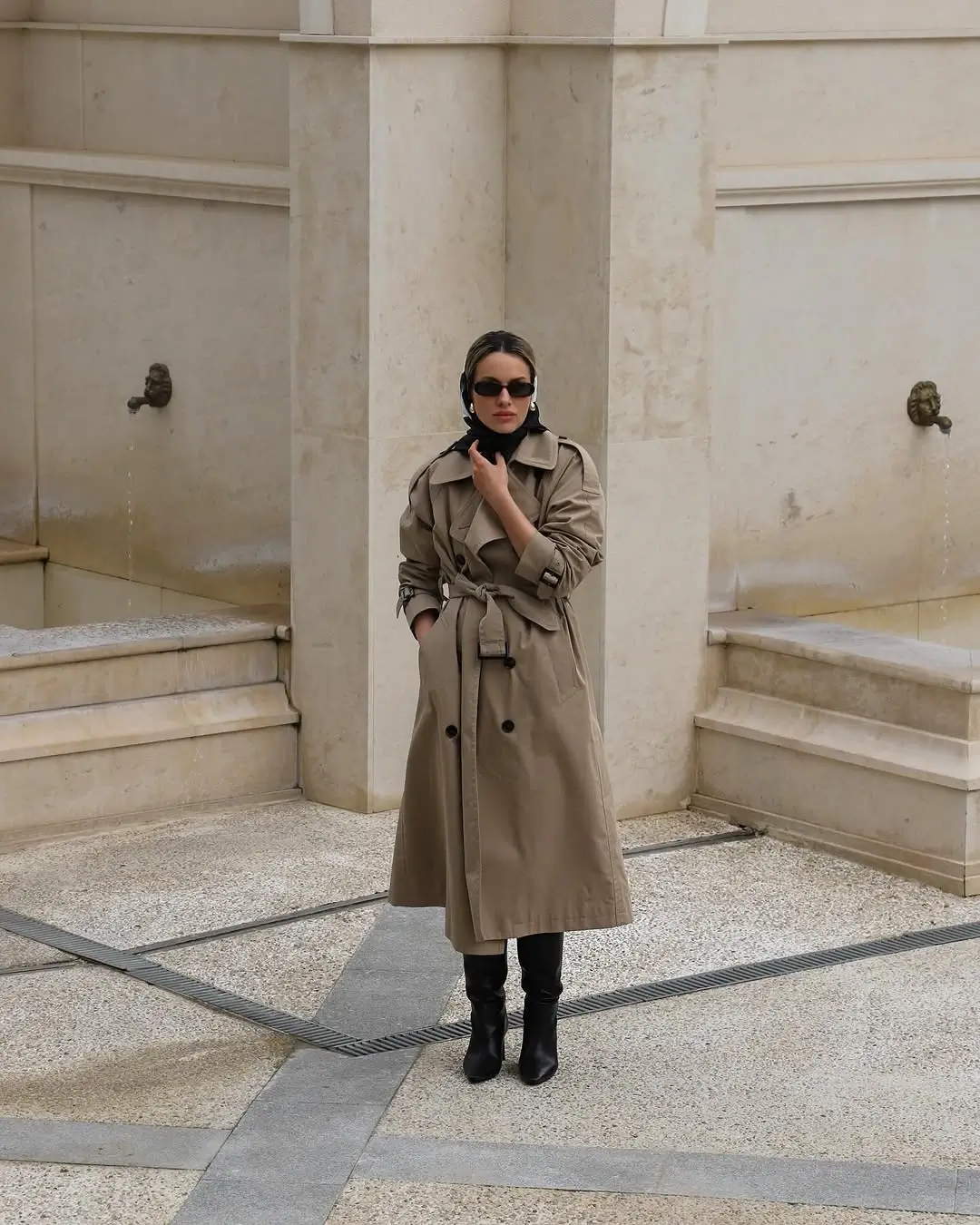 Trench coat fall outfits 2026 Elegant Taupe Trench Styling With Timeless Black Accessories