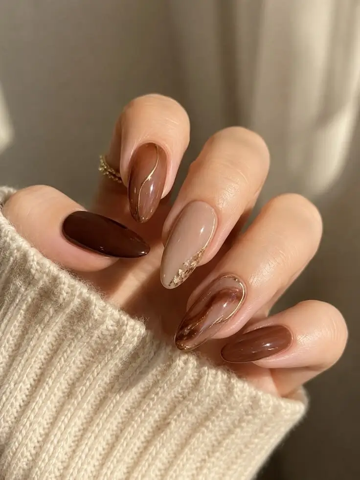 Brown Fall Nails 2026 Warm Mocha Marble Nails with Delicate Gold Accents