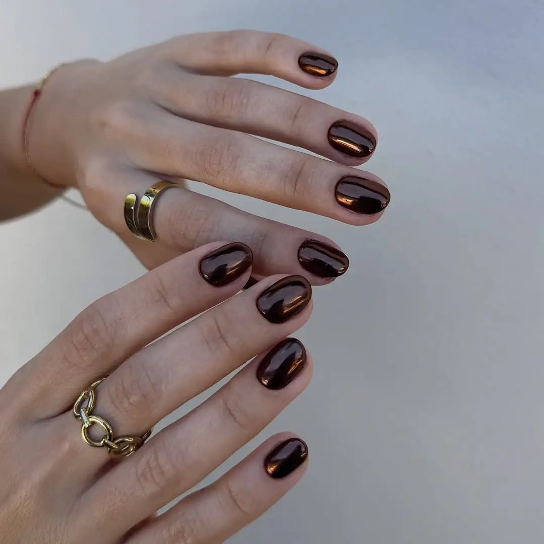 Brown Fall Nails 2026 Mirror Chocolate Chrome for a Modern Fall Statement