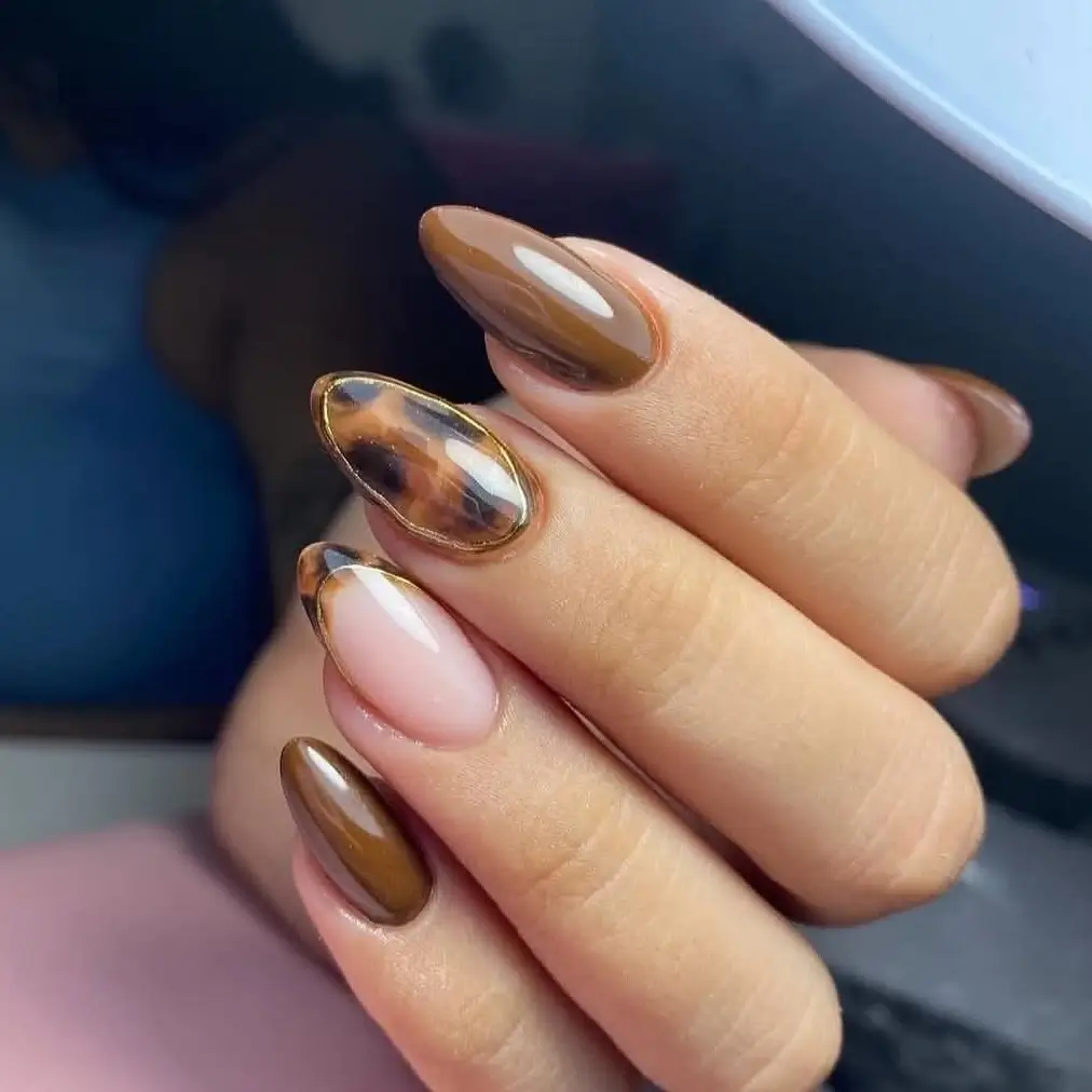 Early Fall Nails 2026 Elegant Tortoiseshell French Tips With Warm Mocha Tones