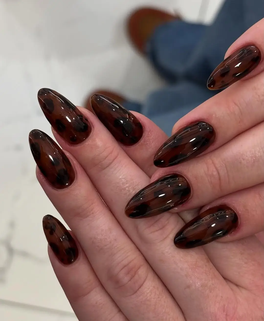 Early Fall Nails 2026 Glossy Tortoiseshell Almond Nails for Effortless Luxury