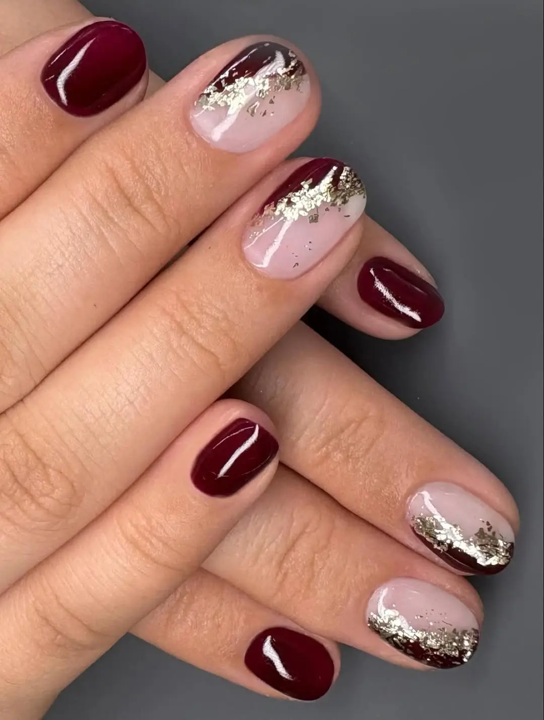 fall burgundy nails with design Short burgundy nails with gold foil accents