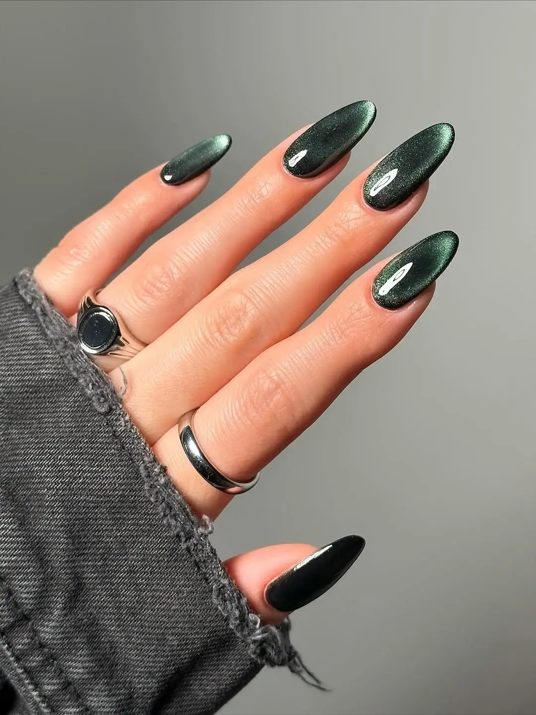 Fall gel nails ideas 2026 Velvet Emerald Cat Eye That Glows With Every Movement