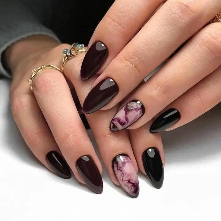 Fall Nail Inspiration 2026 Plum Marble Accent Nails for a Sophisticated Fall Palette