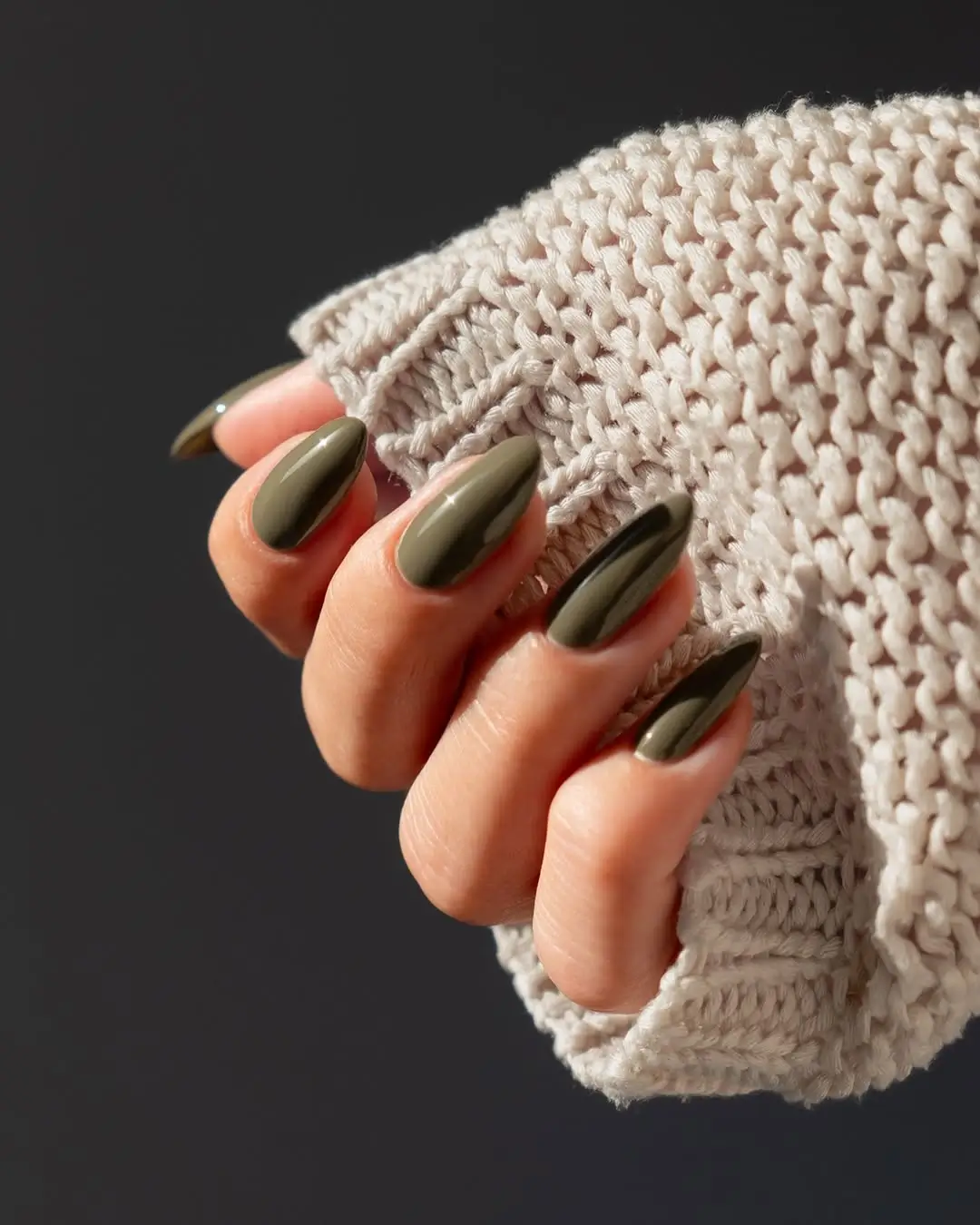 Fall Nail Inspiration 2026 Minimal Olive Green Nails with Timeless Elegance