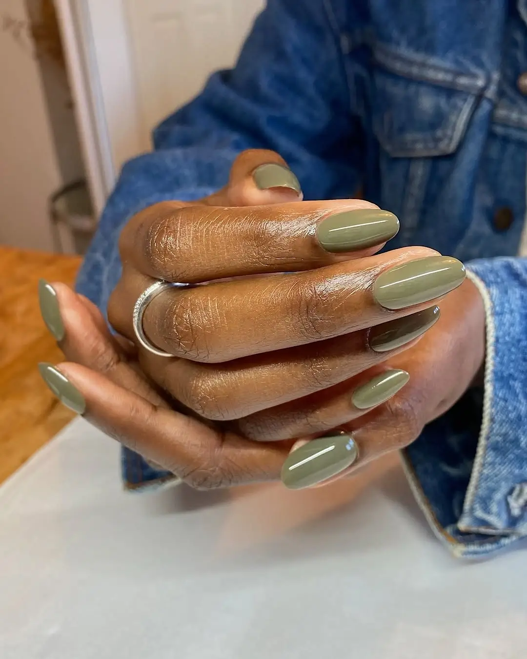 Fall nails colors for dark skin women with muted olive almond nails
