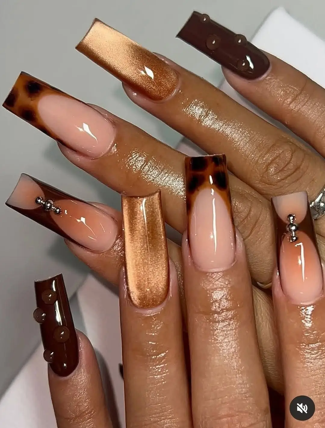 Fall nails colors for dark skin with chocolate caramel tortoiseshell and nude design
