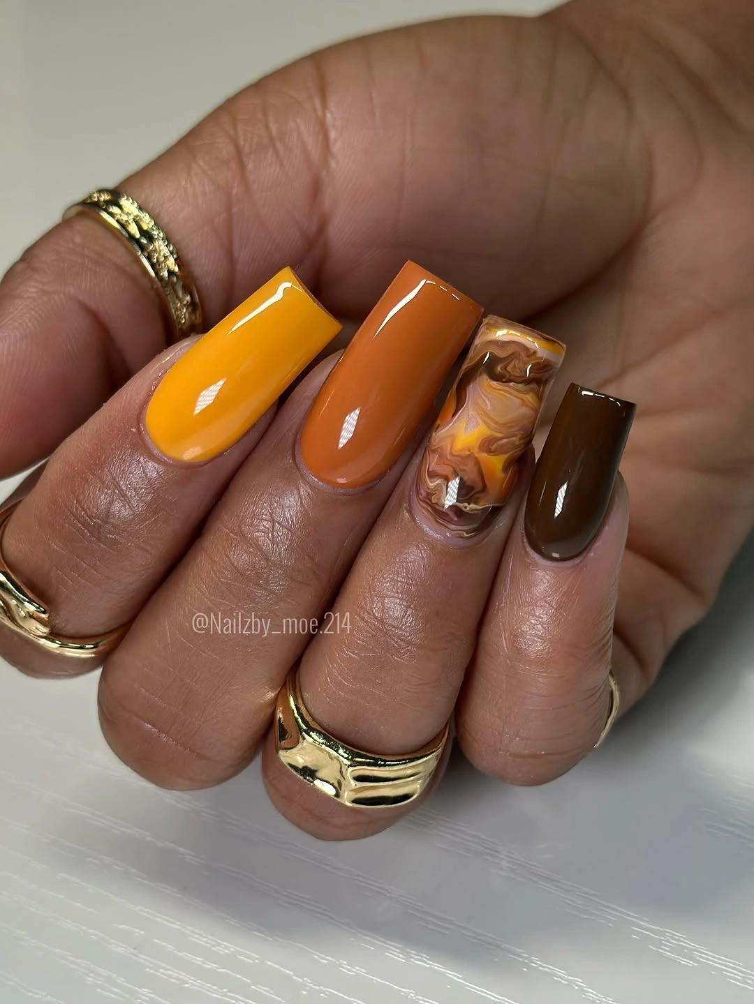 fall nails for brown skin tone Amber And Caramel Marble Nails With A Chocolate Accent