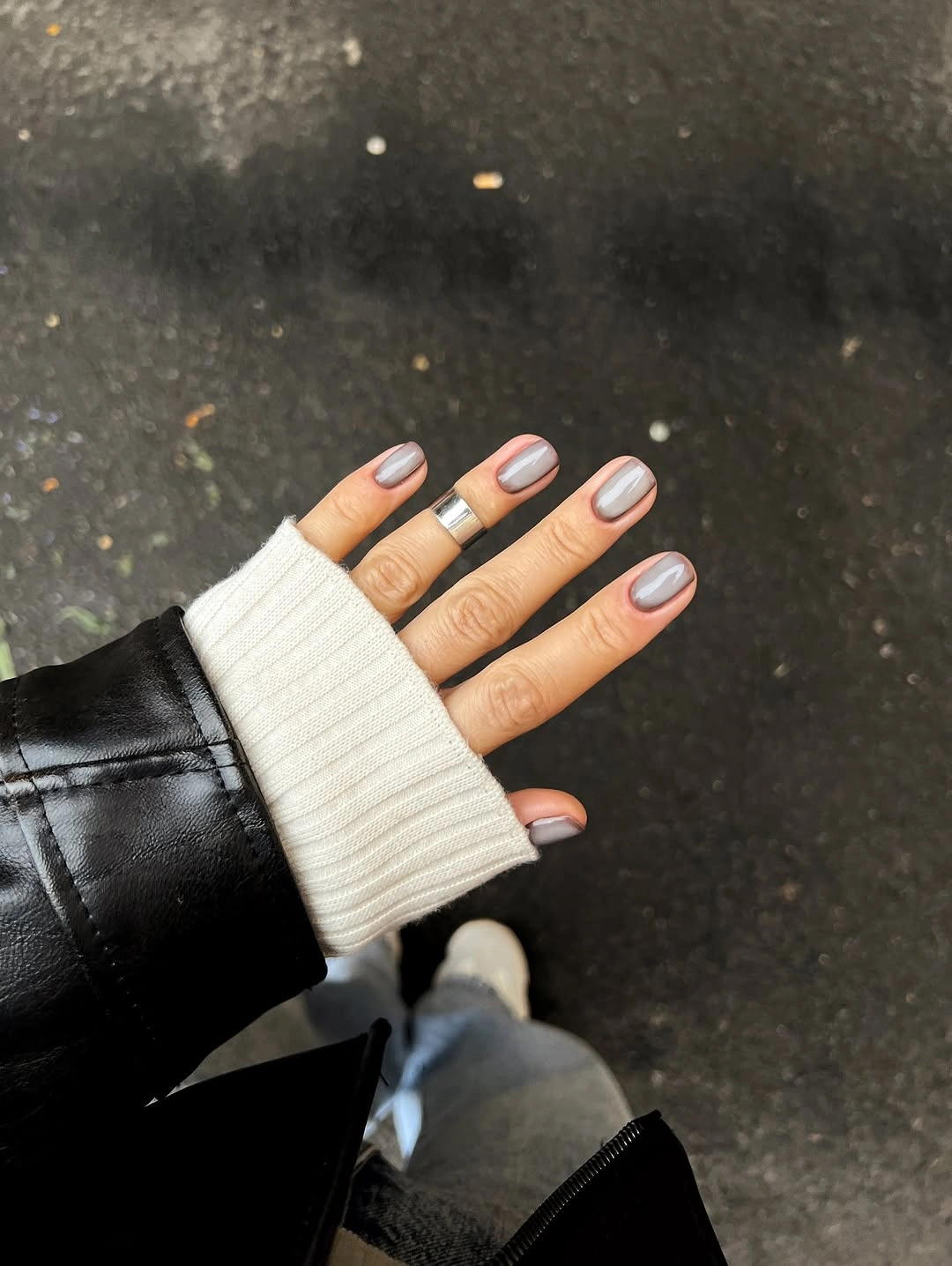 fall nails for fair skin tone Cool Gray Chrome Nails for a Minimal Fall Wardrobe
