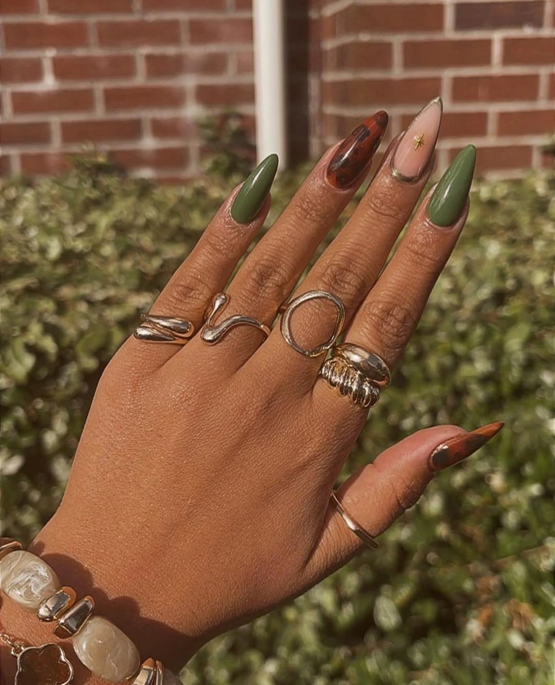 fall nails for fair skin tone Olive Green and Tortoiseshell Almond Nails for Early Fall