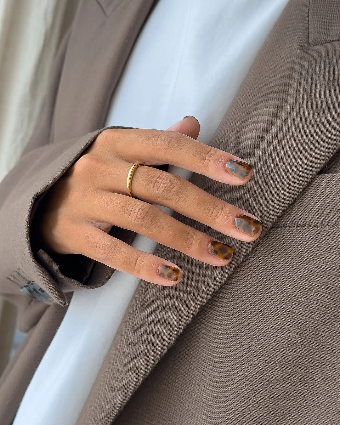 fall nails for tan skin tone sheer tortoiseshell amber nails