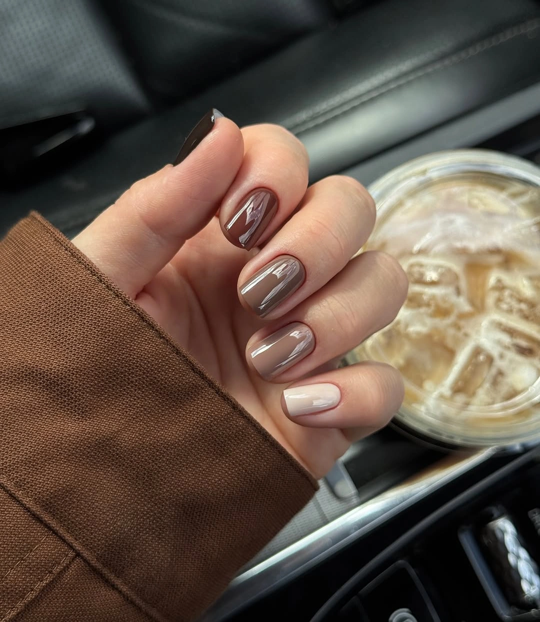 fall nails for tan skin tone mocha chrome short manicure