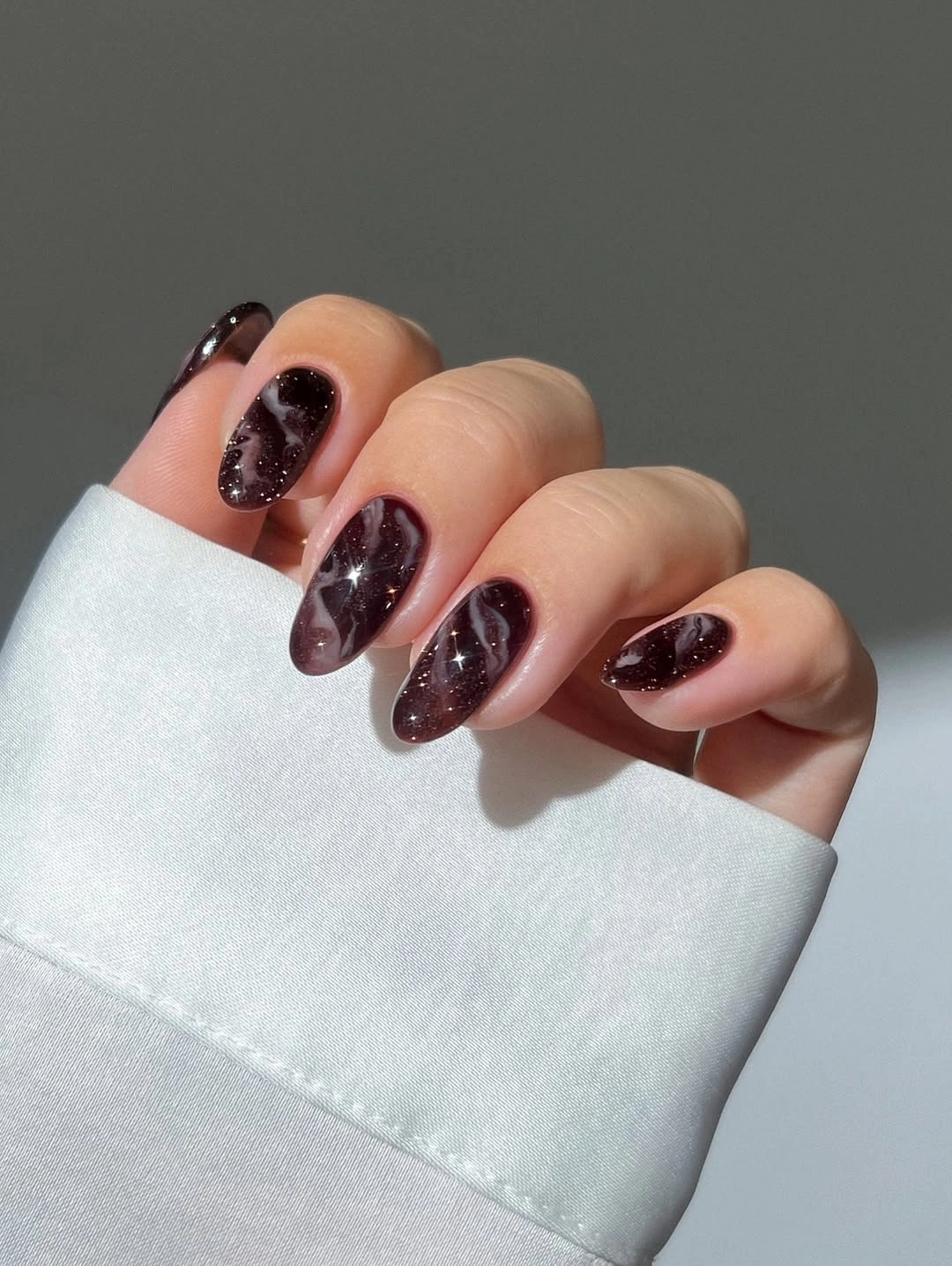 fall nails for tan skin tone burgundy glitter smoky almond nails