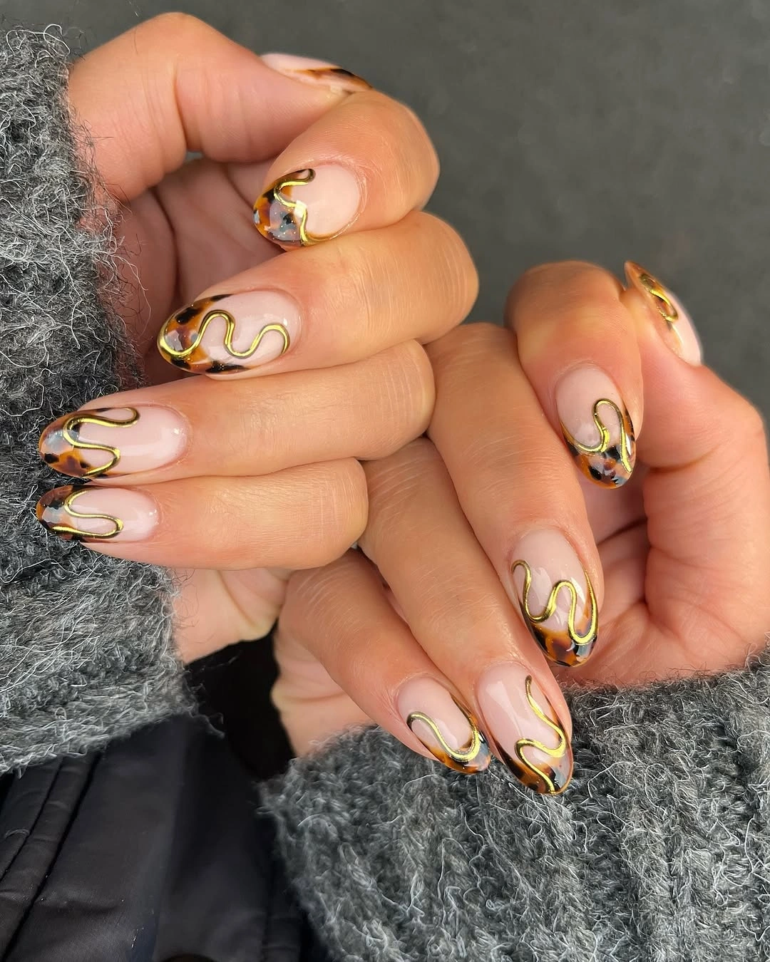 fall nails for tan skin tone tortoiseshell French gold squiggle design