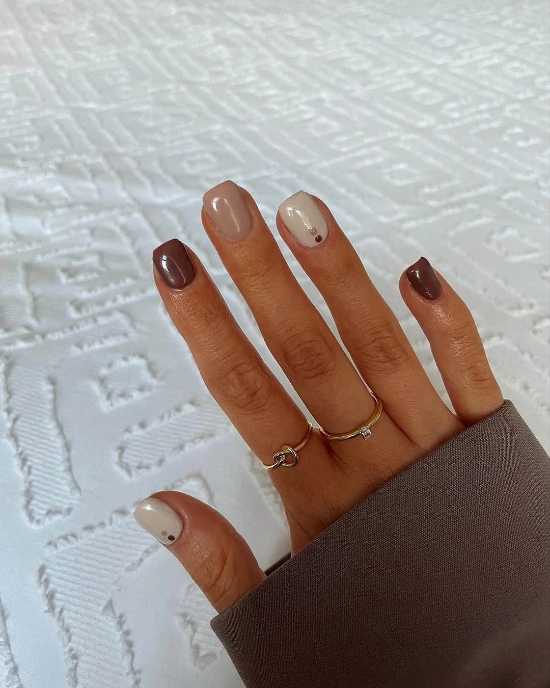 fall nails for tan skin tone chocolate brown cream short manicure