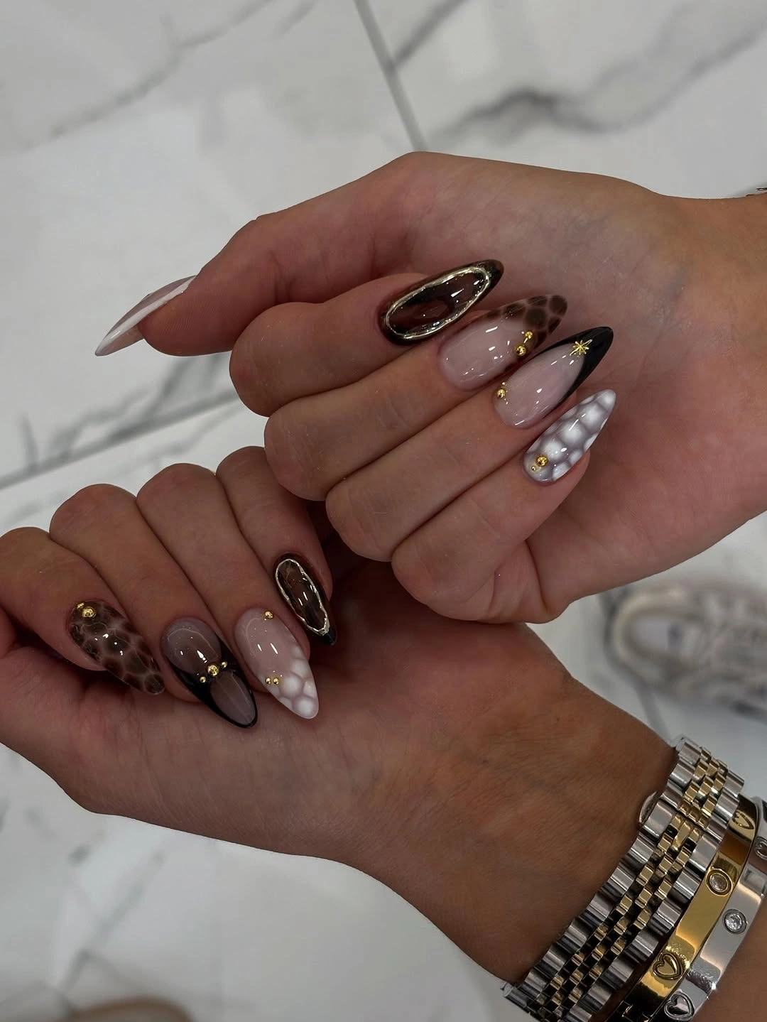 fall nails for tan skin tone brown tortoiseshell black French gold nail art