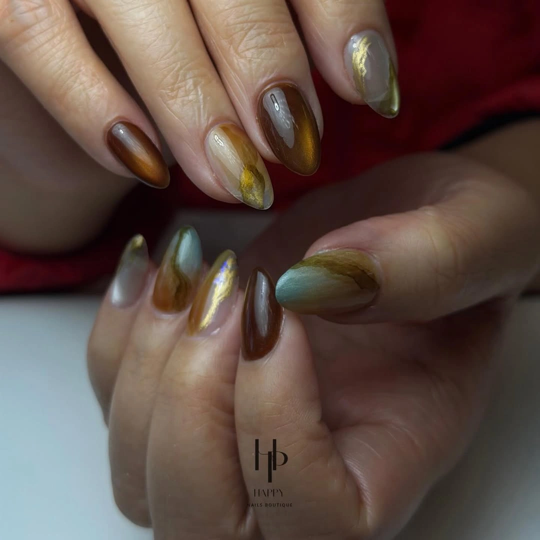 fall nails for tan skin tone smoky amber olive cat eye design