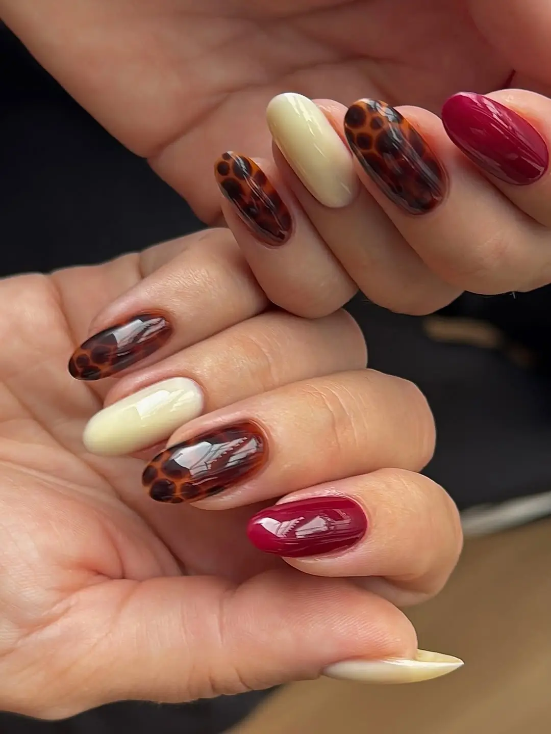 Fall short almond nails 2026 Tortoiseshell and Cranberry Nails with Cozy Fall Contrast